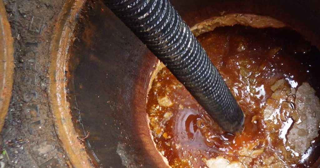 Curatare separatoare de grasimi si hidrocarburi